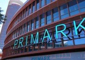 Vídeo safari de las instalaciones de una tienda de ropa. Apertura de Primark en Sevilla en el Centro Comercial Lagoh.