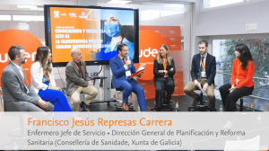 Grabación de mesa redonda de congreso con rótulos